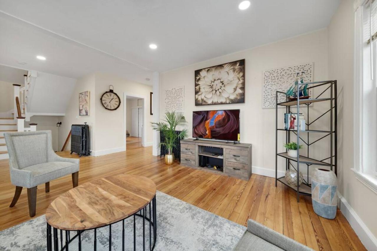 5Br 2Bh Bright & Spacious Apt In Brighton Boston Exteriör bild