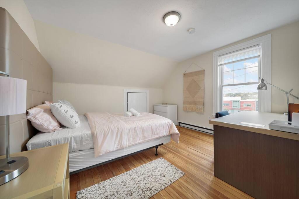 5Br 2Bh Bright & Spacious Apt In Brighton Boston Exteriör bild