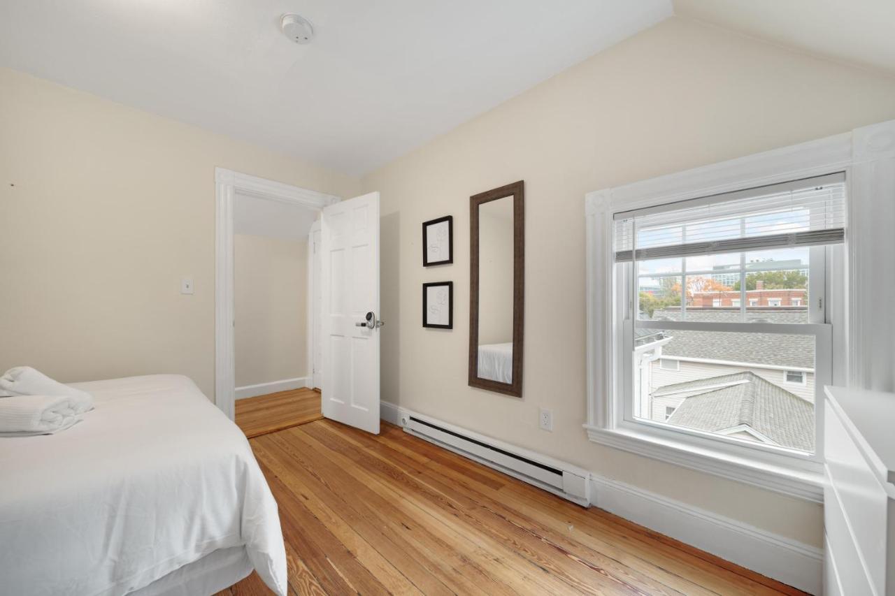 5Br 2Bh Bright & Spacious Apt In Brighton Boston Exteriör bild